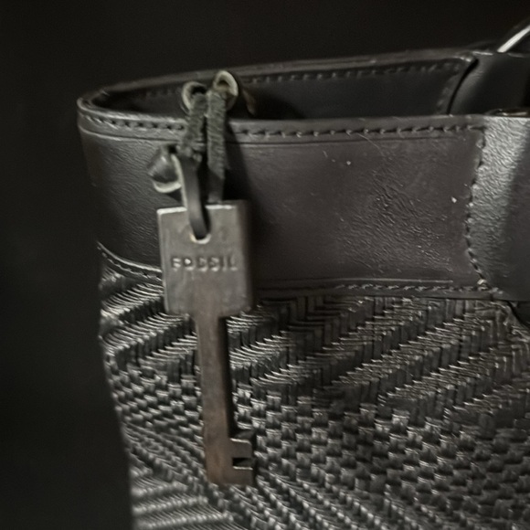 Black woven Fossil purse - Picture 2 of 5